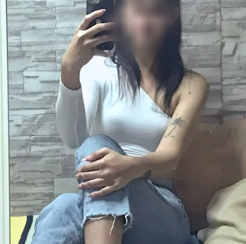 Yasmine, 32 anni
